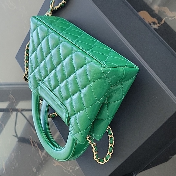 Chanel  newest  24A mini shopping bag - Picture 4 of 8